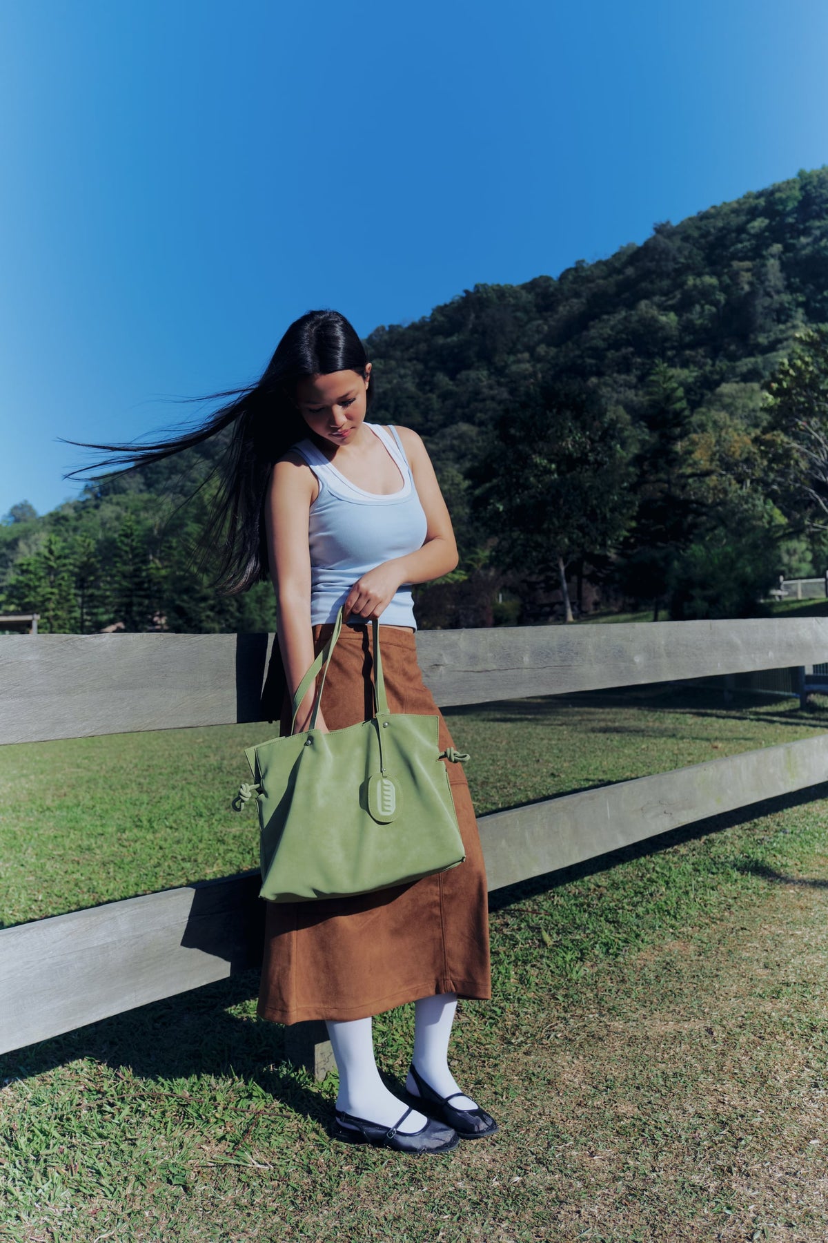 Isabelle Bag in Meadow — photoshoot 3